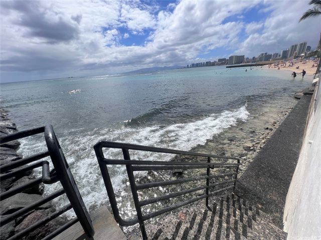 2895 Kalakaua Avenue 1705, Honolulu, HI 96815
