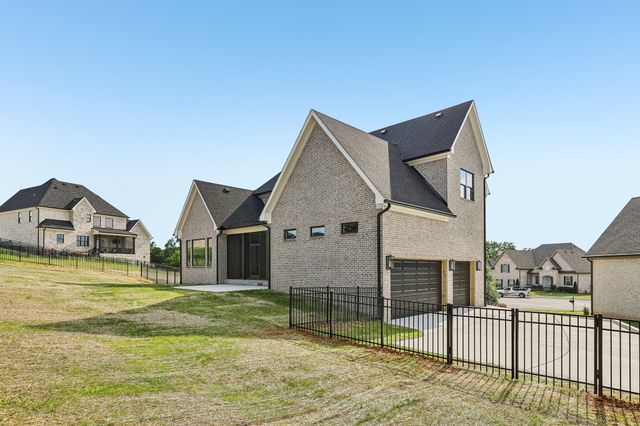 104 Wherry Ct, Hendersonville, TN 37075