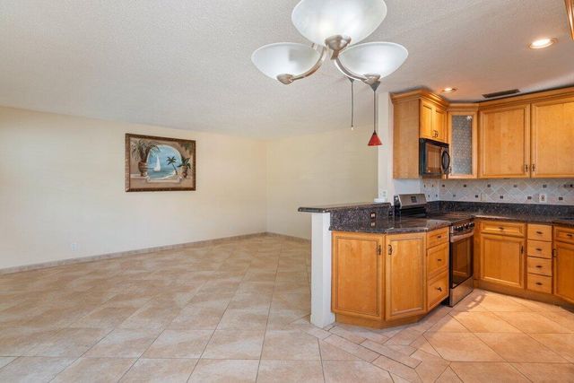 56 Windsor C, West Palm Beach, FL 33417