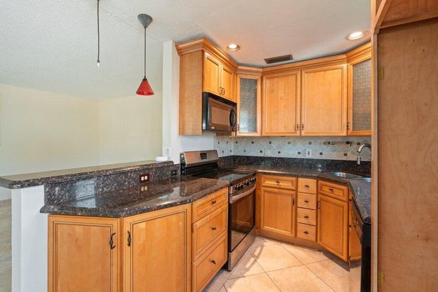 56 Windsor C, West Palm Beach, FL 33417