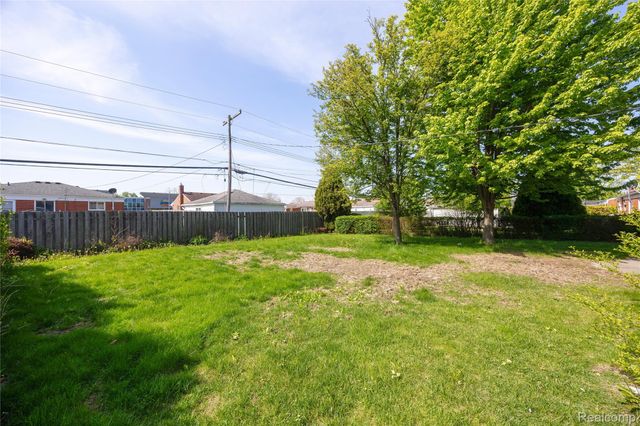 5646 Cambourne Road, Dearborn Heights, MI 48127