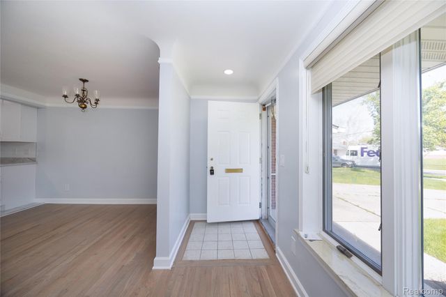 5646 Cambourne Road, Dearborn Heights, MI 48127