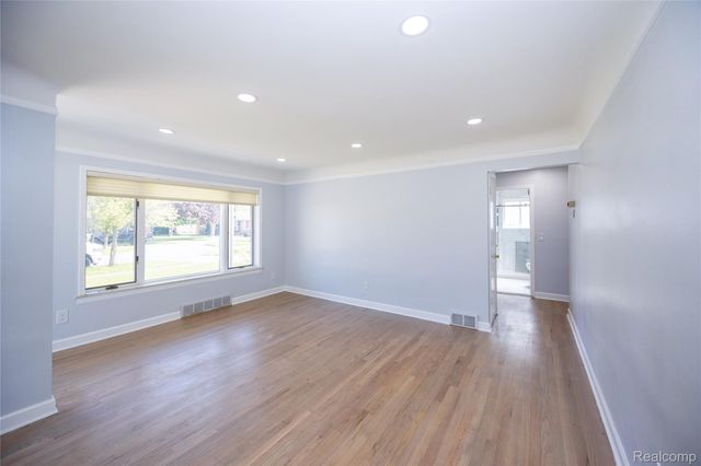 5646 Cambourne Road, Dearborn Heights, MI 48127