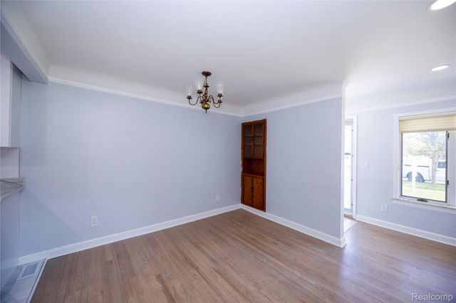 5646 Cambourne Road, Dearborn Heights, MI 48127