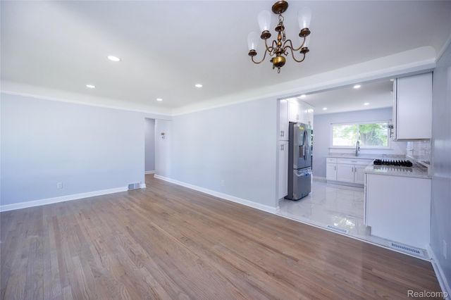 5646 Cambourne Road, Dearborn Heights, MI 48127