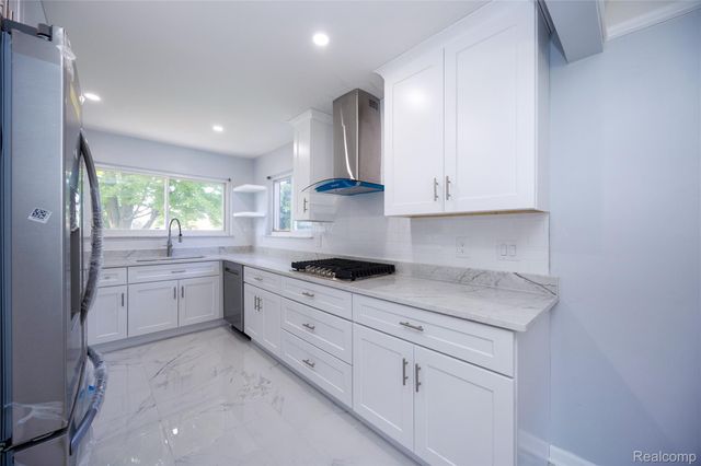 5646 Cambourne Road, Dearborn Heights, MI 48127