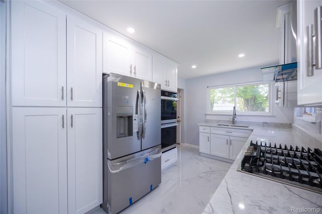 5646 Cambourne Road, Dearborn Heights, MI 48127