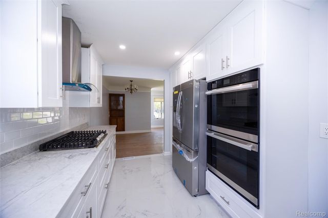5646 Cambourne Road, Dearborn Heights, MI 48127