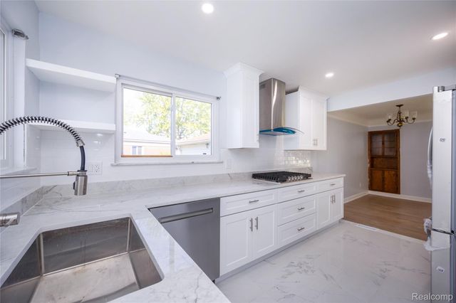 5646 Cambourne Road, Dearborn Heights, MI 48127