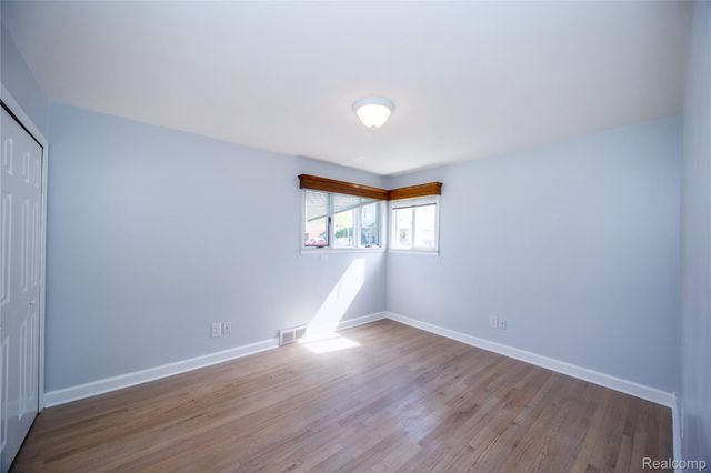 5646 Cambourne Road, Dearborn Heights, MI 48127