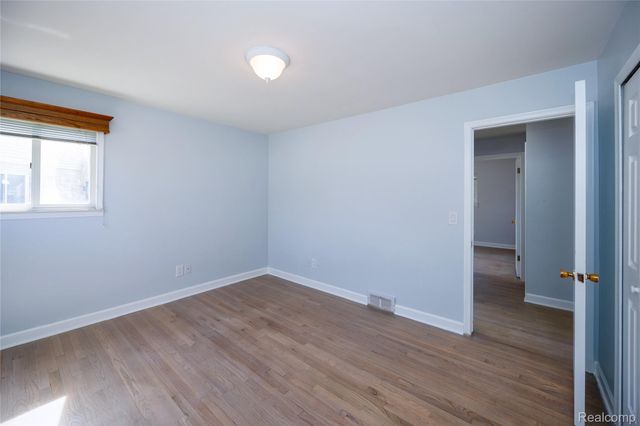 5646 Cambourne Road, Dearborn Heights, MI 48127