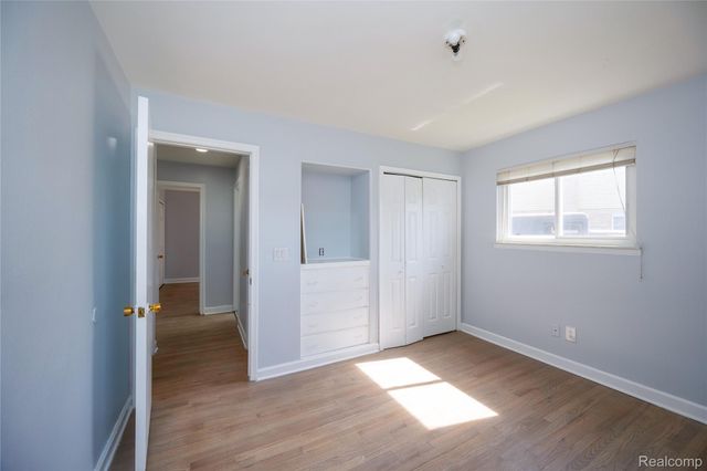 5646 Cambourne Road, Dearborn Heights, MI 48127