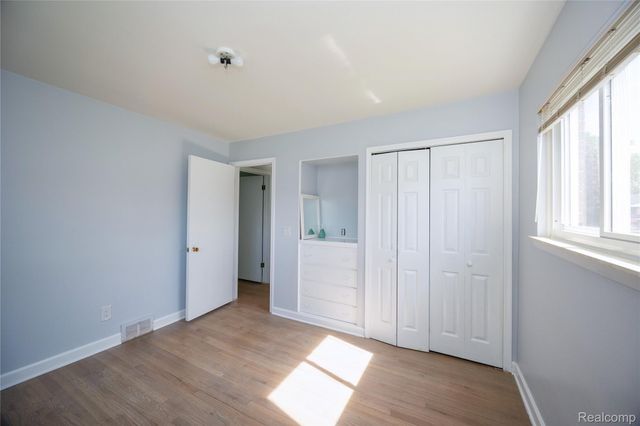 5646 Cambourne Road, Dearborn Heights, MI 48127