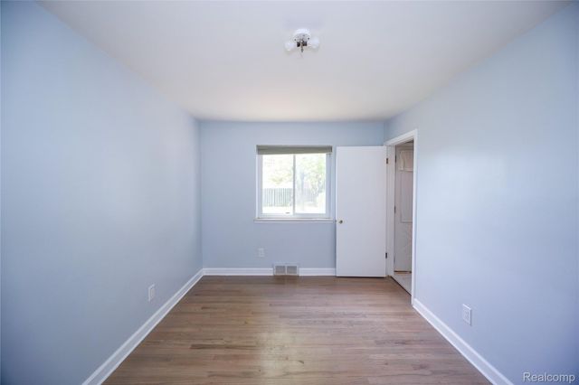 5646 Cambourne Road, Dearborn Heights, MI 48127