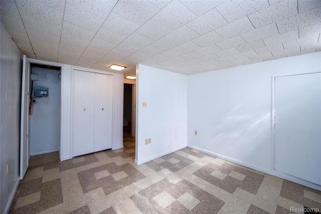 5646 Cambourne Road, Dearborn Heights, MI 48127