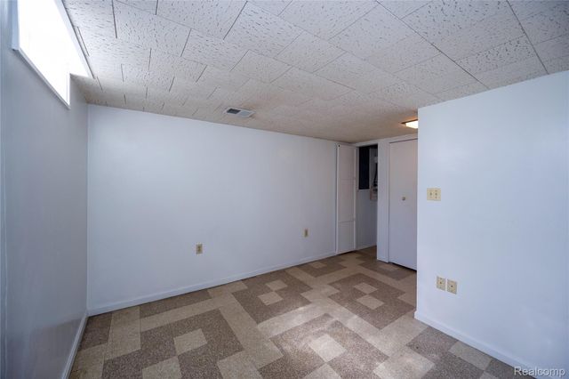 5646 Cambourne Road, Dearborn Heights, MI 48127