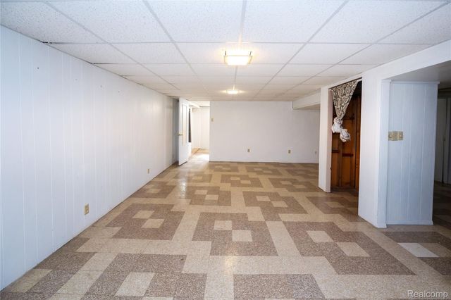 5646 Cambourne Road, Dearborn Heights, MI 48127