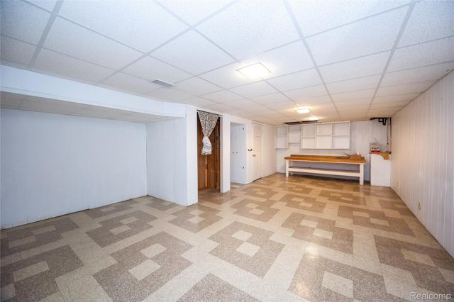 5646 Cambourne Road, Dearborn Heights, MI 48127
