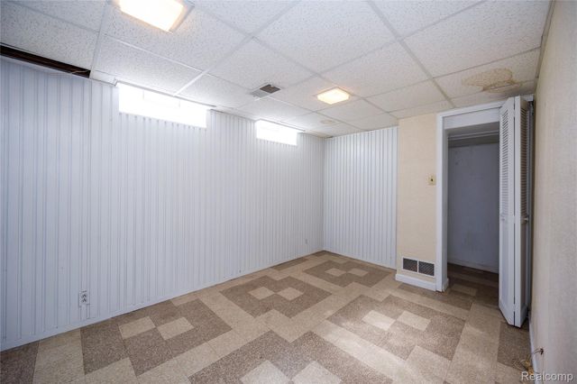 5646 Cambourne Road, Dearborn Heights, MI 48127