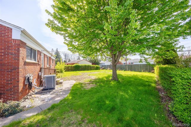 5646 Cambourne Road, Dearborn Heights, MI 48127