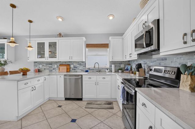 6746 Sun River Road, Boynton Beach, FL 33437