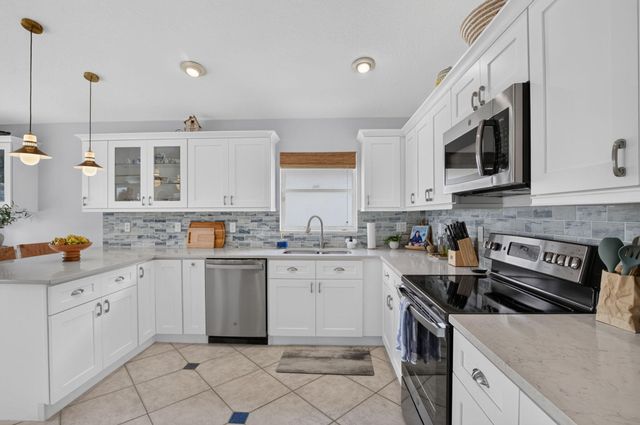 6746 Sun River Road, Boynton Beach, FL 33437