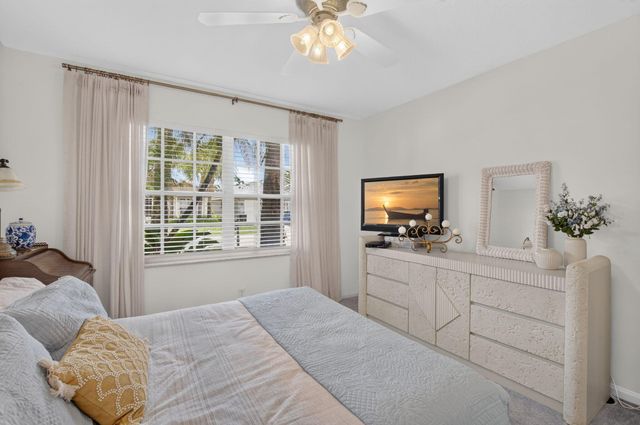6746 Sun River Road, Boynton Beach, FL 33437