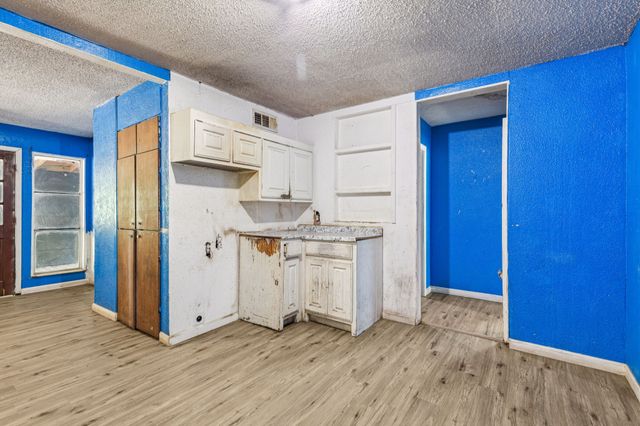 609 Rosemere Avenue, Fort Worth, TX 76111