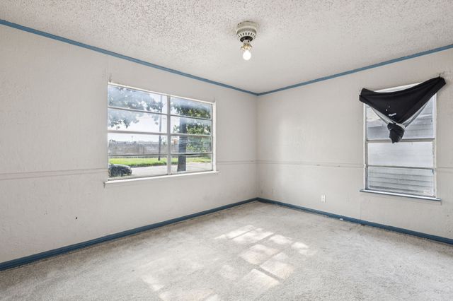 609 Rosemere Avenue, Fort Worth, TX 76111