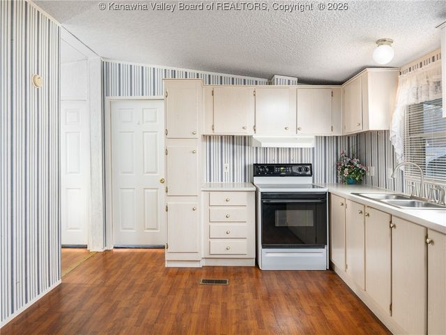 133 Rockwood Drive, Bancroft, WV 25011