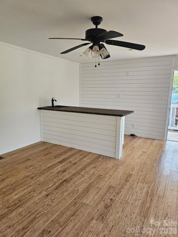 622 S Carolina Avenue, Statesville, NC 28677
