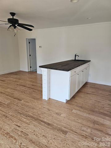 622 S Carolina Avenue, Statesville, NC 28677