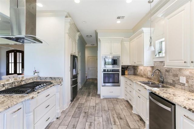 6500 White Oleander Circle W, Lake Charles, LA 70605