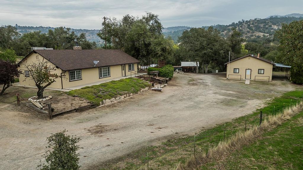 17335 Morgan Canyon Road, Prather, CA 93651