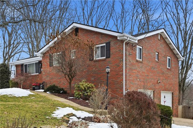 3289 Fawnway Dr, Murrysville, PA 15668