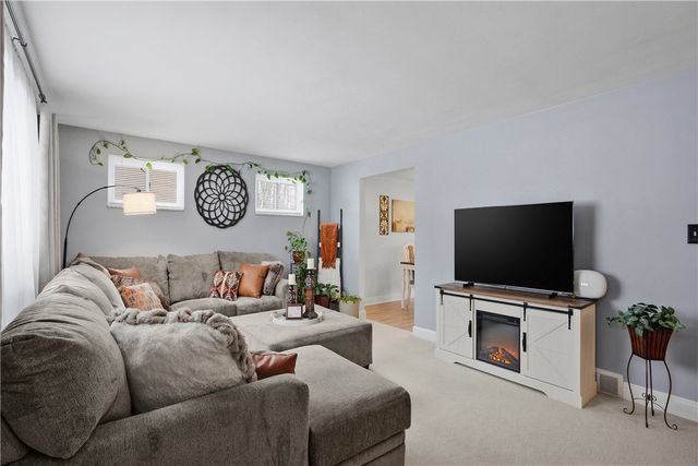 3289 Fawnway Dr, Murrysville, PA 15668