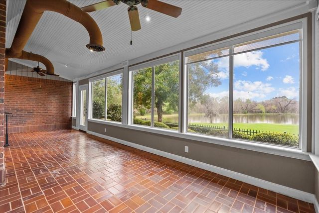 318 Green Oaks Drive, League City, TX 77573