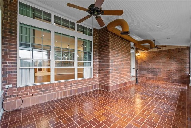 318 Green Oaks Drive, League City, TX 77573