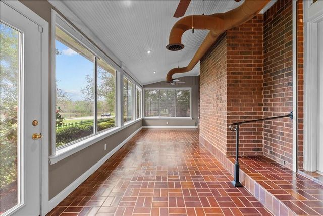 318 Green Oaks Drive, League City, TX 77573