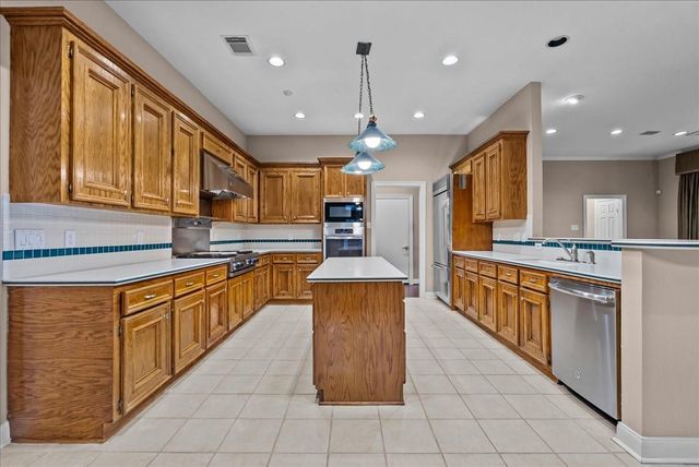 318 Green Oaks Drive, League City, TX 77573