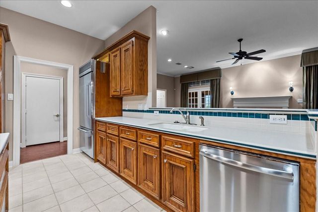 318 Green Oaks Drive, League City, TX 77573