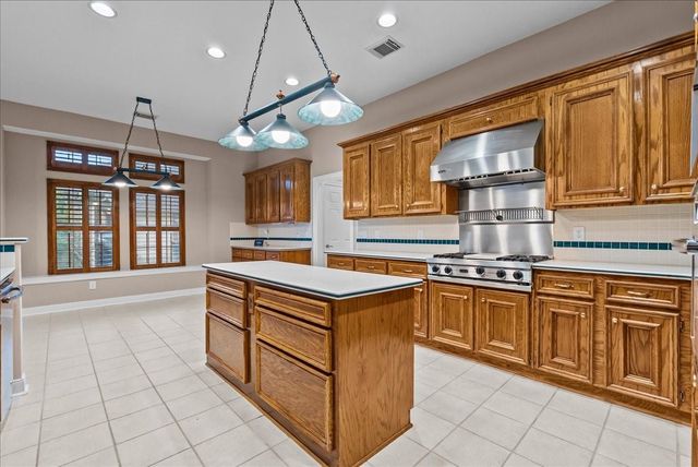 318 Green Oaks Drive, League City, TX 77573