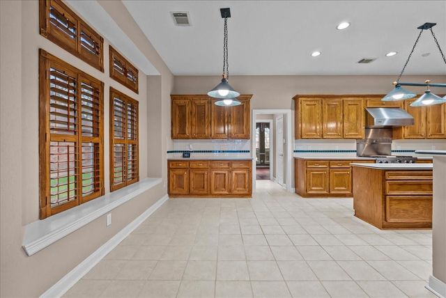 318 Green Oaks Drive, League City, TX 77573