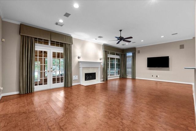 318 Green Oaks Drive, League City, TX 77573