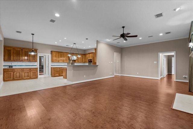 318 Green Oaks Drive, League City, TX 77573