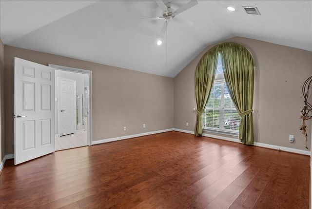 318 Green Oaks Drive, League City, TX 77573