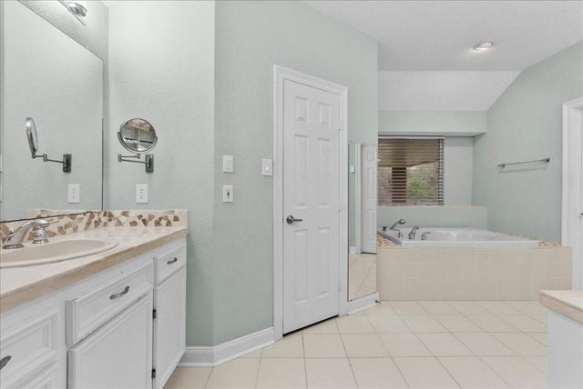 318 Green Oaks Drive, League City, TX 77573