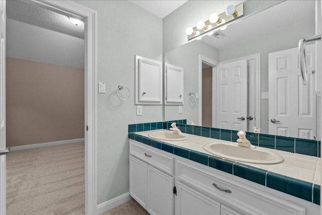 318 Green Oaks Drive, League City, TX 77573