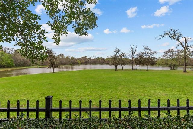 318 Green Oaks Drive, League City, TX 77573