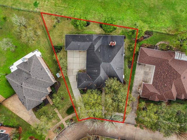 318 Green Oaks Drive, League City, TX 77573